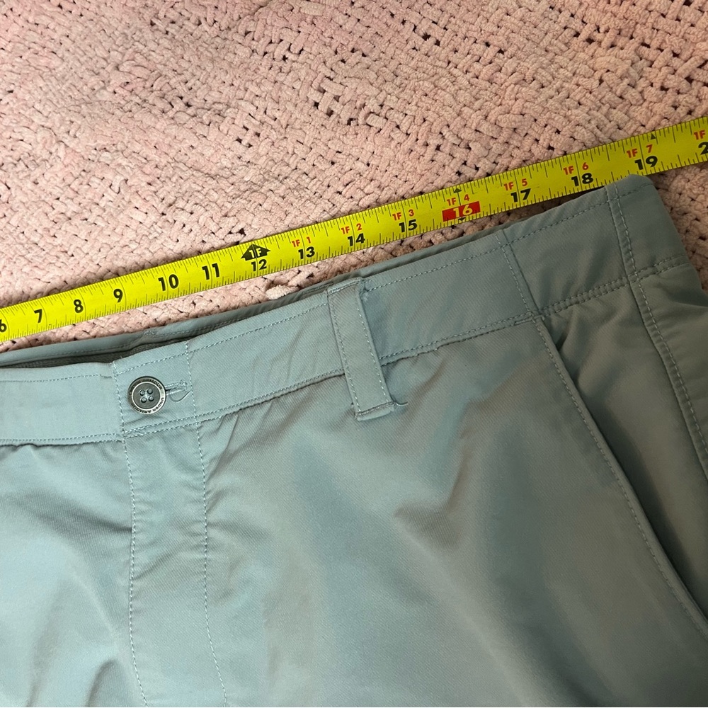 Under Armour Golf Shorts - Picture 4 of 7
